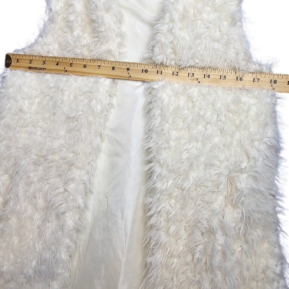 B Sweet faux fur vest - Picture 9 of 9